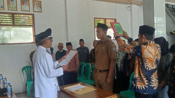 Foto : Pelantikan dan Pengambilan Sumpah Kepala Kewilayahan Dusun SukasariDesa Sukajadi Kecamatan Pamarican