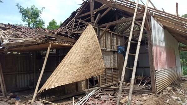 Foto : Rumah Milik Sona Barokah Warga Desa Sukamukti, Ambruk Dampak Dari Cuaca Extrem